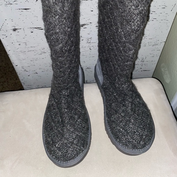 UGG classic cardy boots, gray knitted boots,size 5 - Picture 2 of 6
